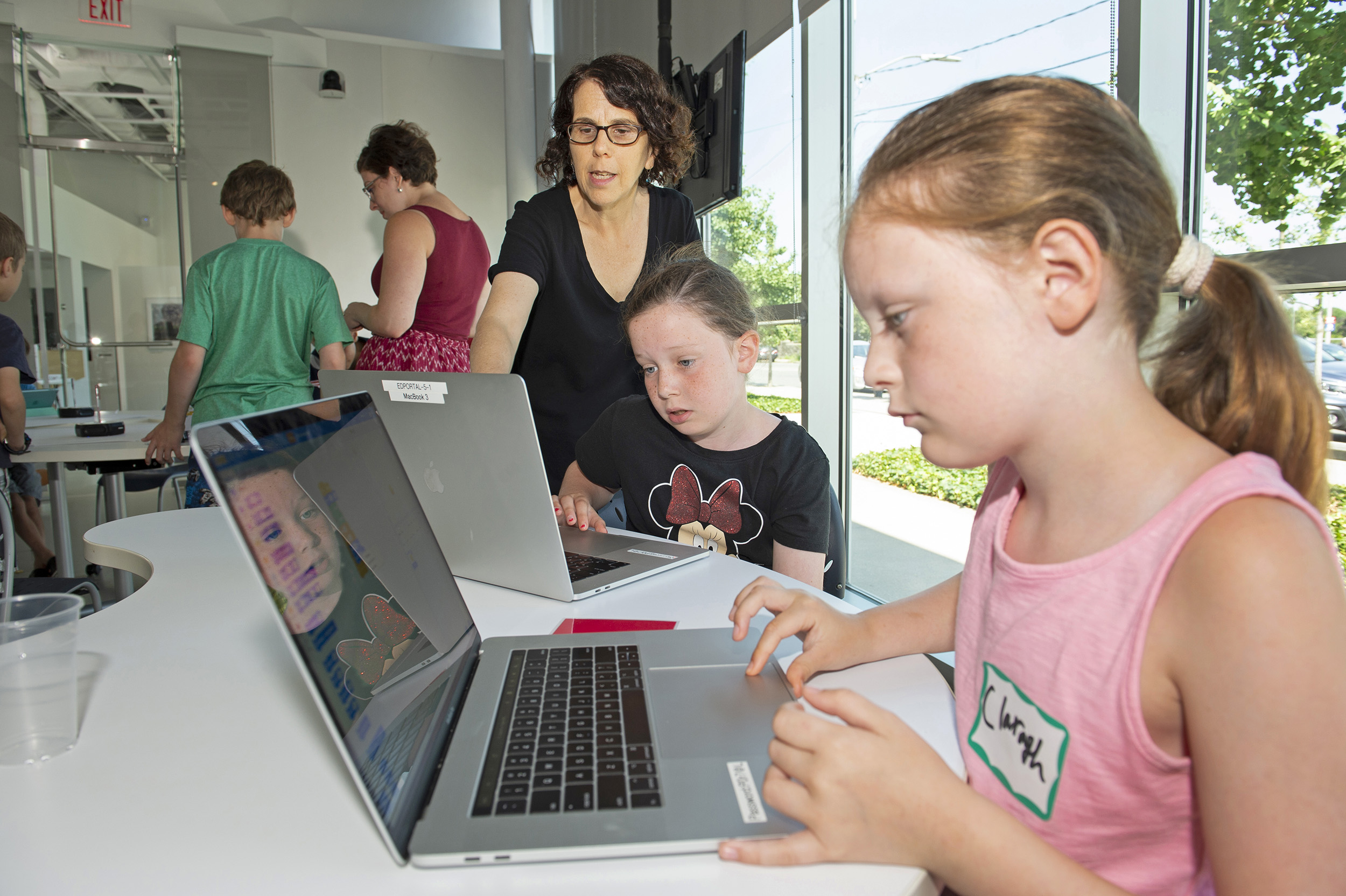 Instructor Sharon Jason teaches students on computers.