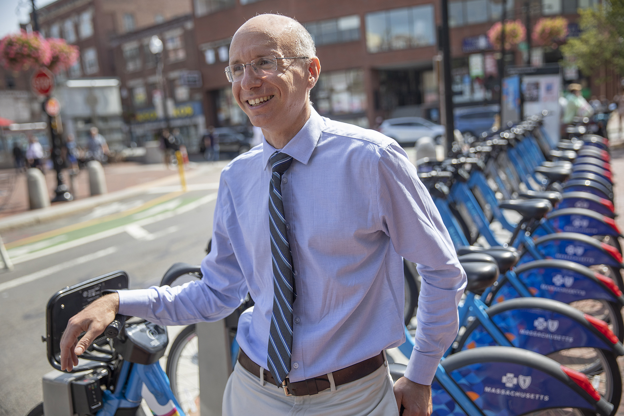 Aaron Bernstein by bikes