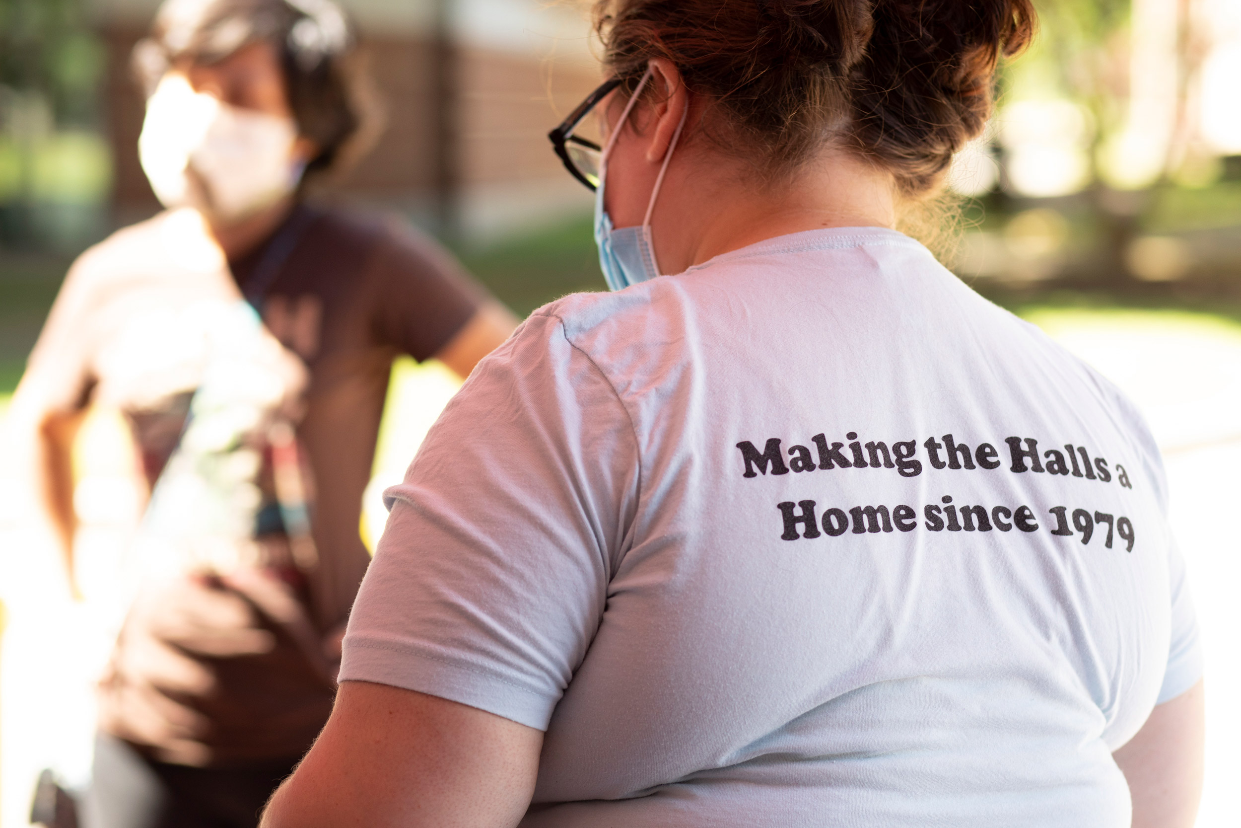 GSAS Residential Life Coordinator, Mari Lentz helping students move in.