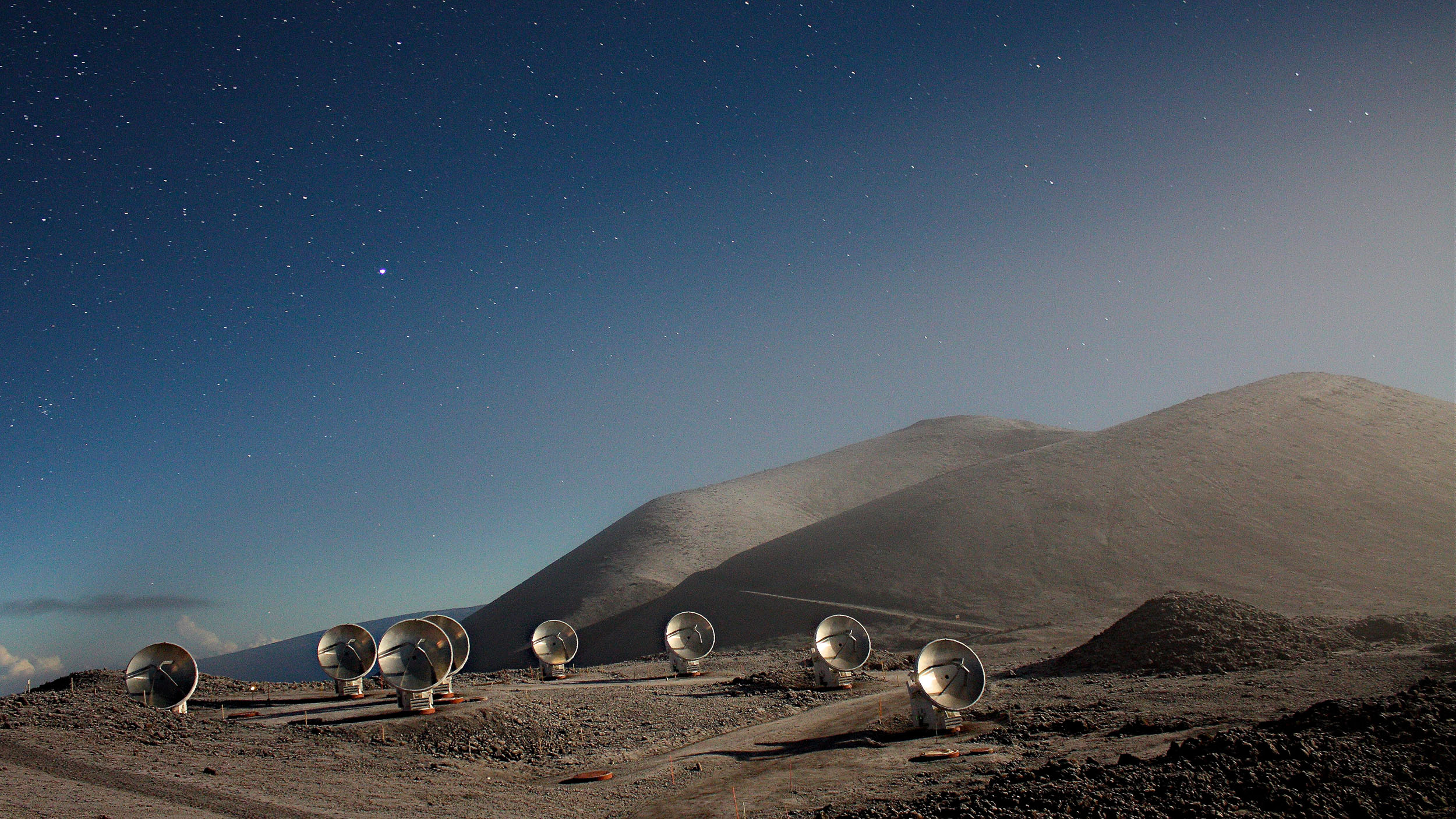 Event Horizon Telescope array in Hawaii.