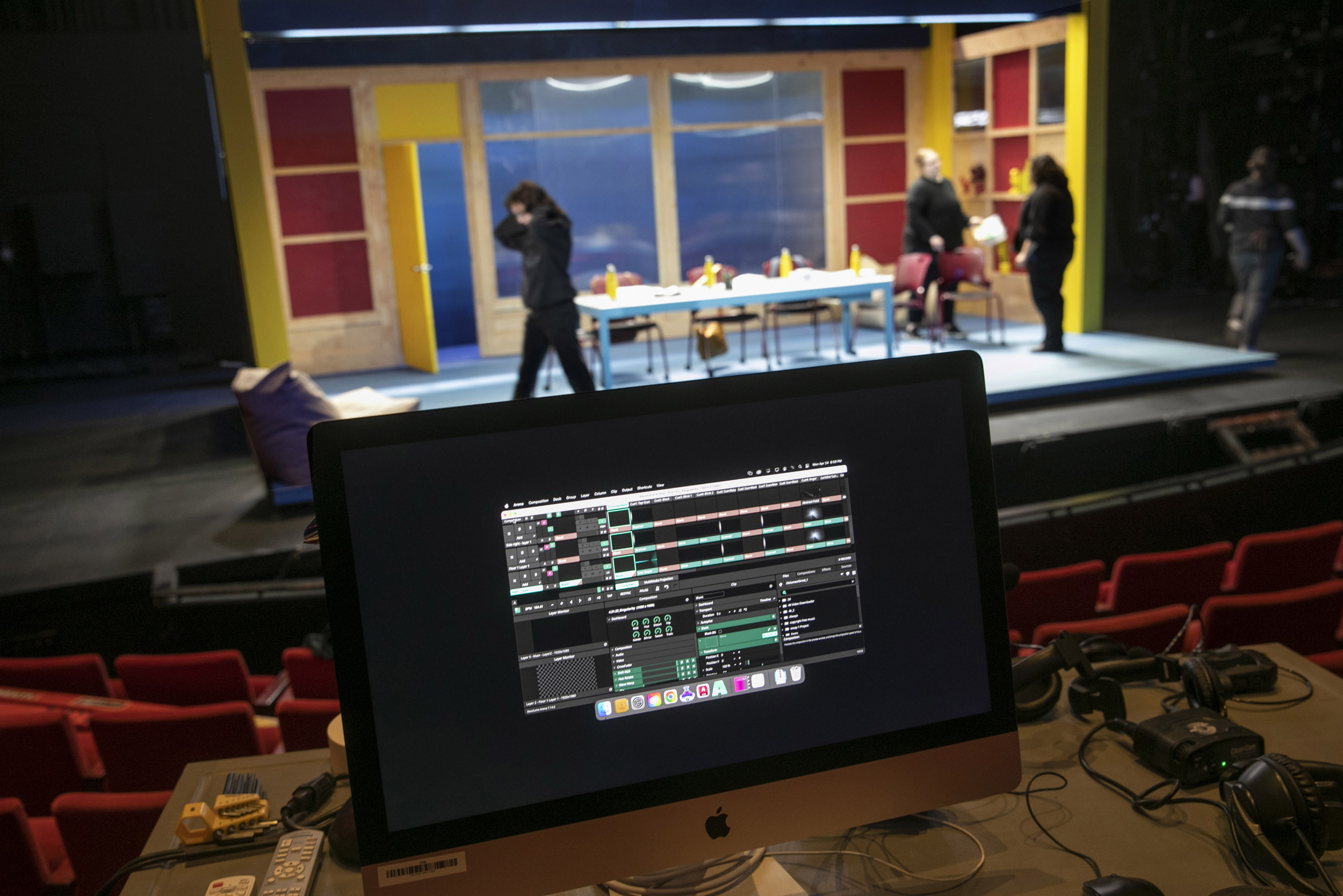 A lighting panel is displayed on a computer screen