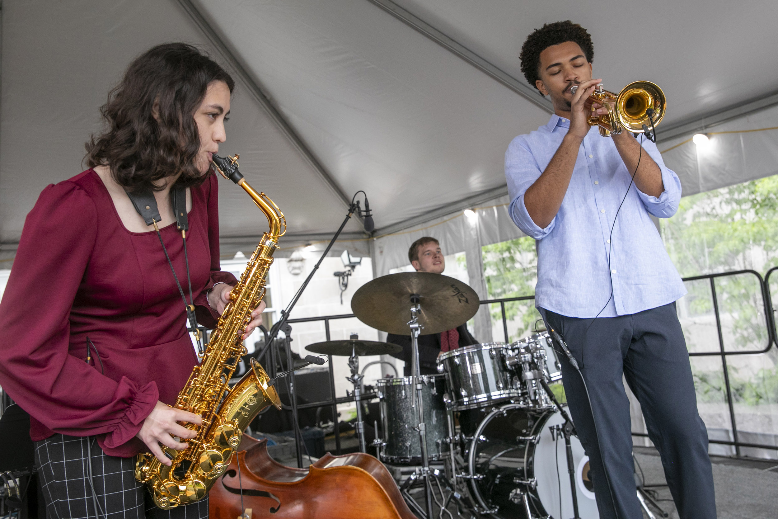 Veronica Leahy and Toussaint perform.