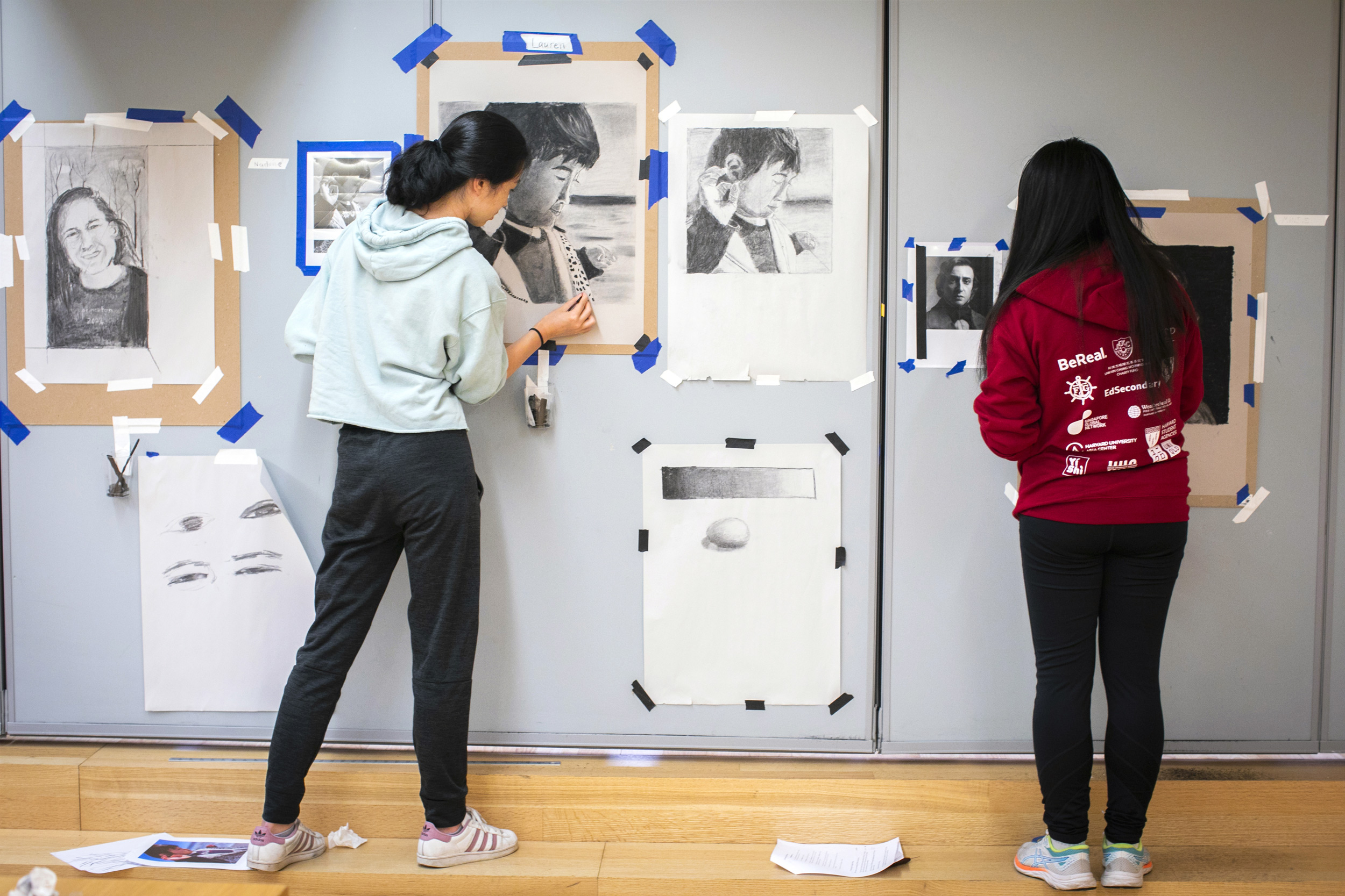 Students in a Wintersession class on portraiture.