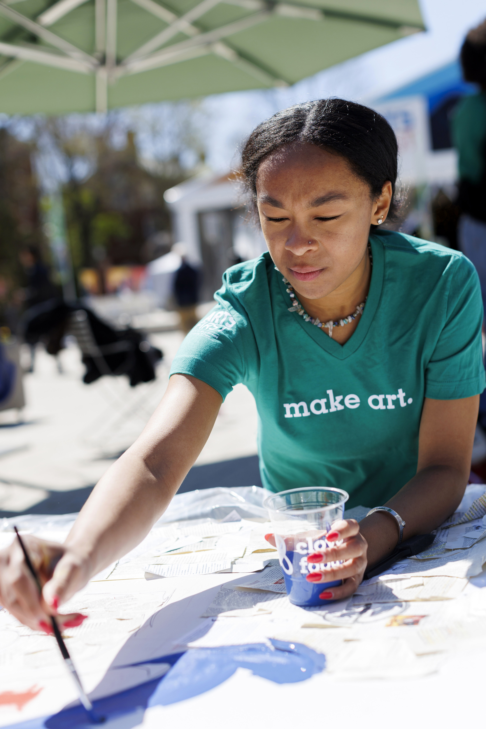 Alyssa Gaines ’26 paints the mural on the Science Center Plaza.