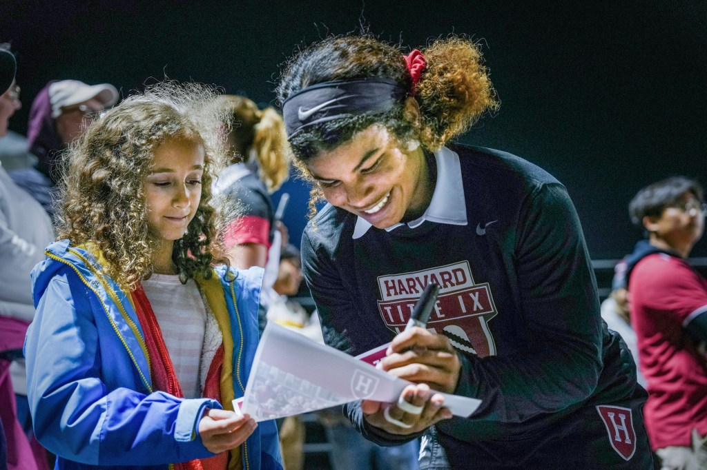 Lennox London ’26 signs autographs.