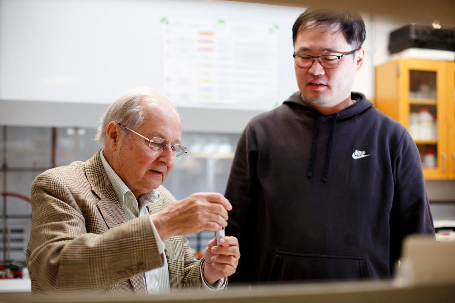 Juan Pérez-Mercader  and Chenyu Lin.