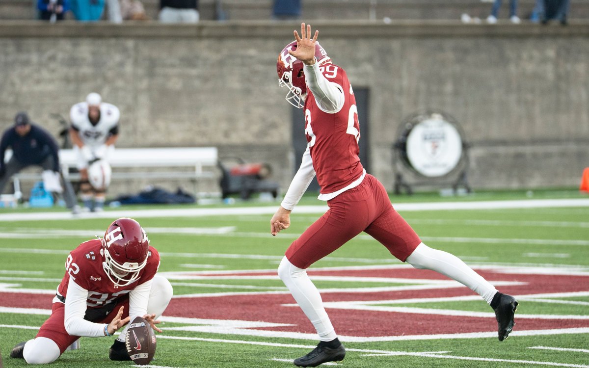 Kiernan Corr during the last 5 seconds of the Harvard-Penn game.
