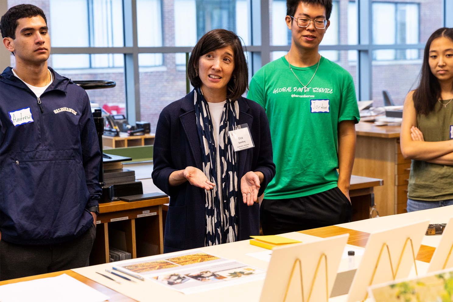 Senior Paper Conservator Eliza Spauling asks students to guess the three sources of ink.