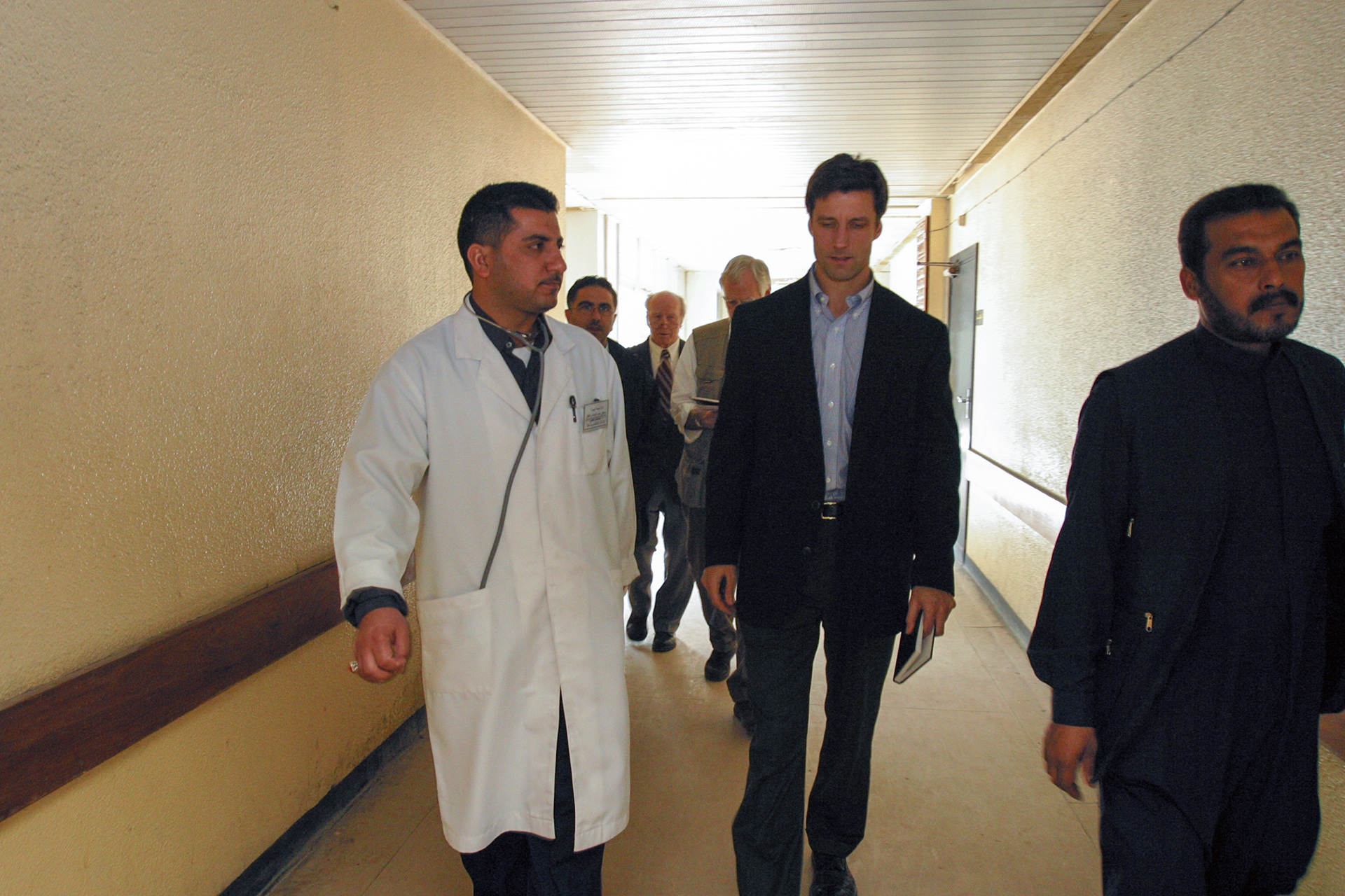 Michael VanRooyen in an Iraq hospital.