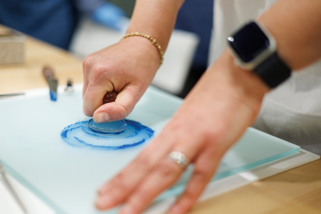 Lisa Barro, an independent conservator and guest lecturer at NYU’s IFA, demonstrates how to make watercolor paint from Egyptian Blue pigment.